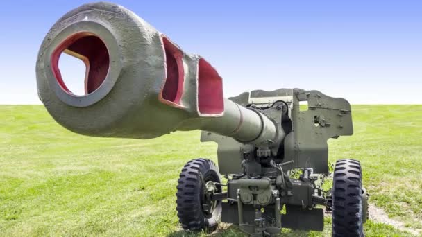Старая артиллерийская пушка — стоковое видео