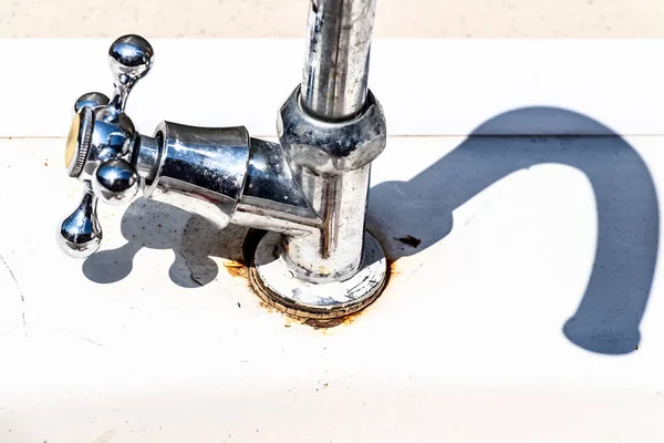 Vieux Jardin Rouillé Robinet Eau Chromé Gros Plan — Photo