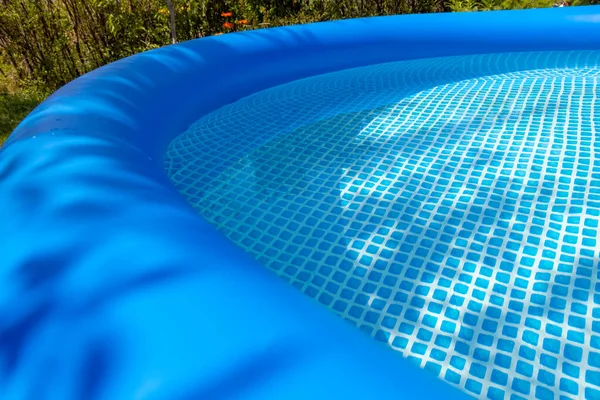 Parte Uma Piscina Inflável Azul Quintal Uma Casa Particular — Fotografia de Stock