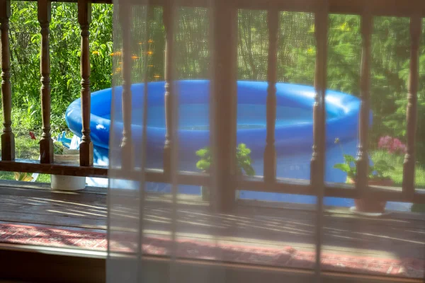 Piscina Azul Inflable Patio Trasero Una Casa Privada —  Fotos de Stock