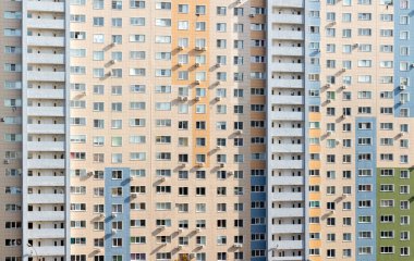 Bir yerleşim bölgesinde modern kentsel yüksek binalar.