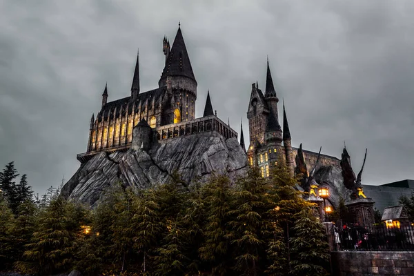 Osaka, Japonya - 20 Mart 2017: Harry Potter cazibe bölge genel stüdyo Japonya Hogwarts okulda