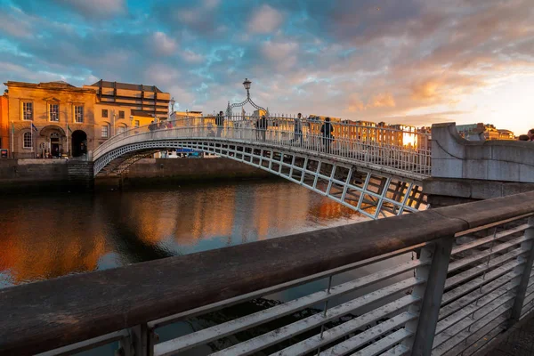 Ha 'Penny Bridge, Dublín, Irlanda Imagen De Stock