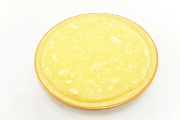 Полента Сыром Тарелке Изолированной Белом — стоковое фото