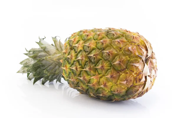 Beyaz Arkaplanda Izole Edilmiş Ananas — Stok fotoğraf