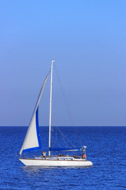 zevk yat altında beyaz yelken