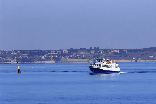 Zevk tekne açık denize gidiyor