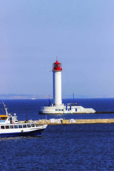 Fyr Mot Den Blå Himlen — Stockfoto