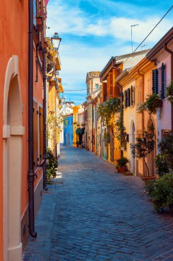 Borgo San Giuliano, Rimini, İtalya 'daki Marecchia Vadisi' ndeki antik evler.