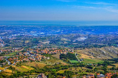 Titan Dağı 'ndan San Marino ve İtalya' nın Adriyatik kıyılarının manzarası