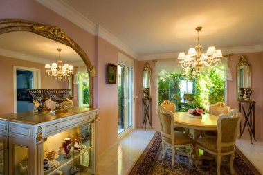 Klasik Stil, ışık mobilya, mermer, lüks yemek odasında.