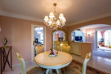 Klasik Stil, ışık mobilya, mermer, lüks yemek odasında.