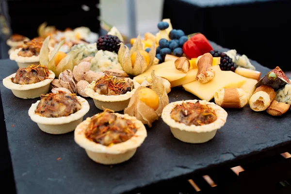 tartlets farklı dolguları ile atıştırmalıklar 