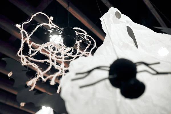 Decorazioni di Halloween: fantasma, ragni, ragnatela — Foto Stock