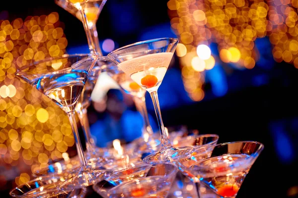 Bicchieri da martini pieni di cocktail — Foto Stock