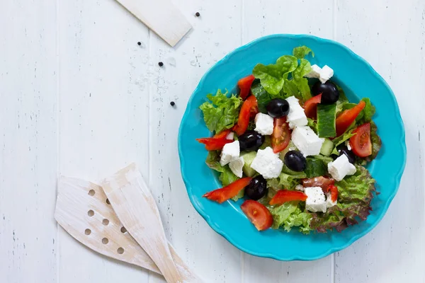 Salada Grega Com Legumes Frescos Queijo Feta Azeitonas Pretas Prato — Fotografia de Stock