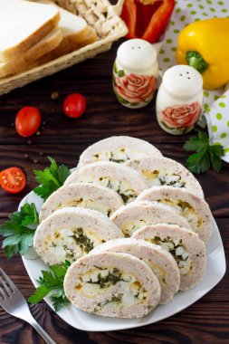 Et yumurta ve Yeşiller ile (nağmeleme) rulo. Şükran günü meze. 