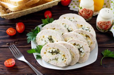 Et yumurta ve Yeşiller ile (nağmeleme) rulo. Şükran günü meze. 