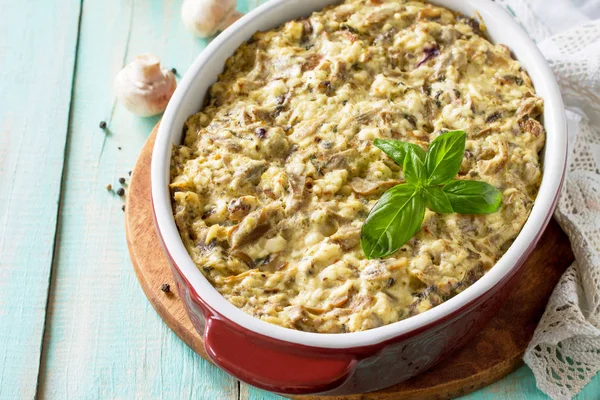 Ofenkartoffeln Mit Pilzen Und Käse Auf Dem Tisch Zum Erntedank — Stockfoto