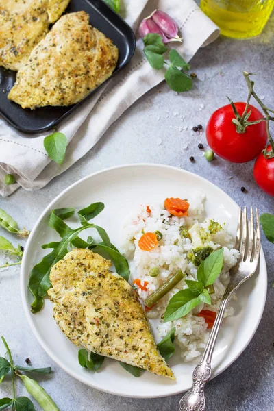 Здоровое Питание Жареное Куриное Мясо Рис Овощами Диетическое Меню Вид — стоковое фото