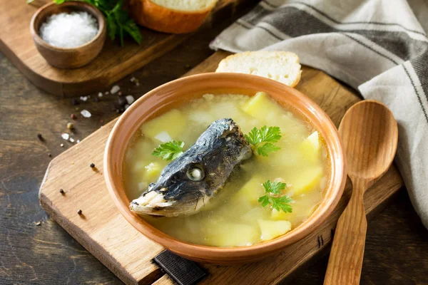 Fischsuppe Aus Hecht Mit Kaviar Auf Einem Holztisch Rustikalen Stil — Stockfoto