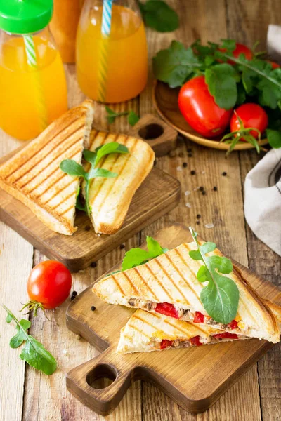 Conceito Pequeno Almoço Suco Frutas Delicioso Sanduíche Caseiro Fresco Com — Fotografia de Stock