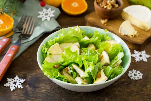 Ensalada Pera Nuez Queso Camembert Vinagreta Vestirse Una Mesa Navidad — Foto de Stock