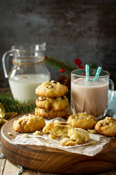 Baked Christmas Cookies Homemade Chip Cookies Caramel Salted Peanuts Wooden — Stock Photo, Image