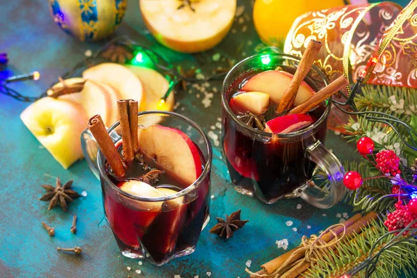 mulled wine, hot wine, mulled wine menu, mulled wine recipe, christmas mulled wine, wine, mulled, Christmas, drink, hot, red, cinnamon, traditional, wooden, spice, decoration, holiday, celebration, orange, winter, sweet, sangria, beverage, punch, ani