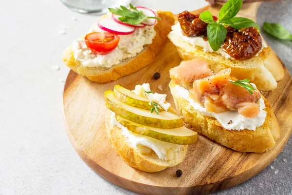 Aperitivos Italianos Antipasti Primer Plano Para Vino Brushetta Con Queso — Foto de Stock