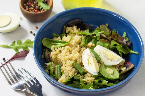 Menu Dieta Comida Vegan Salada Saudável Com Quinoa Rúcula Feijão — Fotografia de Stock