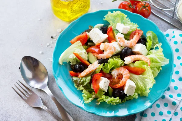 Concepto Comida Saludable Dietética Ensalada Griega Con Gambas Verduras Una —  Fotos de Stock