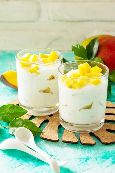 Desayuno Casero Concepto Comida Saludable Yogur Griego Con Mango Una —  Fotos de Stock