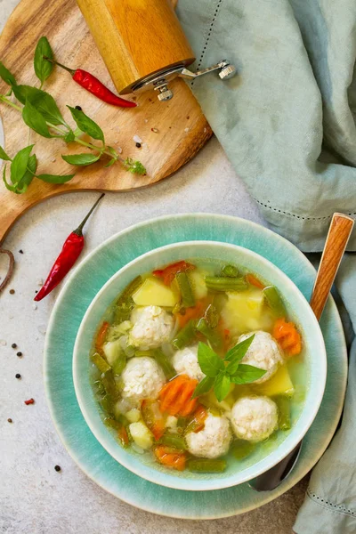 Pranzo sano e gustoso. Cibo per bambini. Dieta Estate luce vegetale — Foto Stock