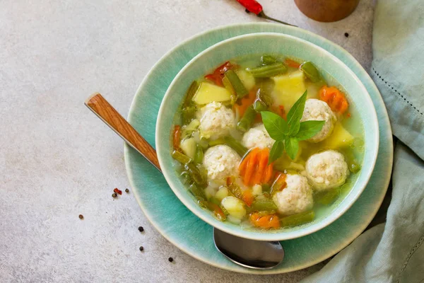 Pranzo sano e gustoso. Cibo per bambini. Dieta Estate luce vegetale — Foto Stock