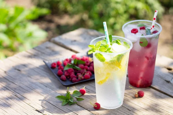 Soğuk içecek. Ferahlatıcı yaz içki limon, ferahlatıcı yaz 