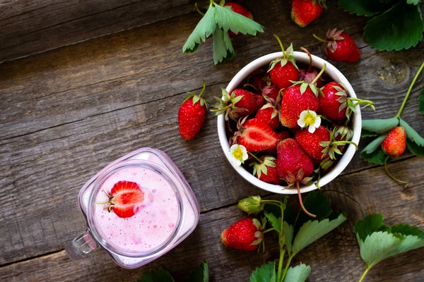 Dieet ontbijt voor de zomertijd, veganistisch voedsel concept. Fresh Str — Stockfoto