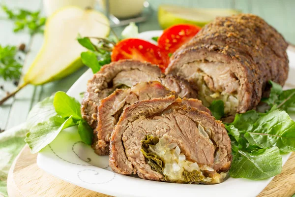 Dolma Et close-up Rulo Armut ve Peynir ile şenlikli Tha