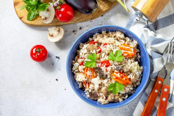 Dieetmenu. Gezonde voeding. Vegetarische groente champignons Pilaf. R — Stockfoto