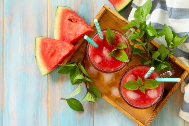 Soğuk Karpuz Smoothie. Bardakta Yaz Karpuz içeceği ve