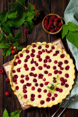 Berry pie yaz. Tatlı pasta, taze berry ahududu ile tart. 