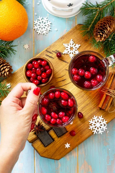 Navidad, bebidas de Acción de Gracias. Bebida caliente de invierno con cranberrie — Foto de Stock