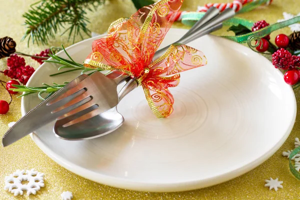 Χριστουγεννιάτικο φόντο. Χριστουγεννιάτικο τραπέζι διακόσμησης. Εορταστική πλάκα — Φωτογραφία Αρχείου