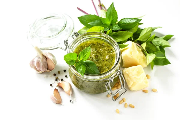 Healthy Italian cuisine. Green pesto sauce isolated on a white b — Stock Photo, Image