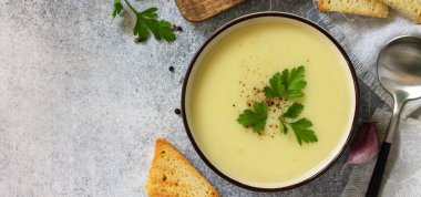 Vejetaryen yemek. Diyet Lezzetli Yaz krema çorbası Kabak bir l