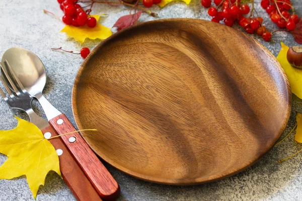 Configuração da mesa de outono. Conjuntos de mesa de Ação de Graças ou colheita de outono — Fotografia de Stock