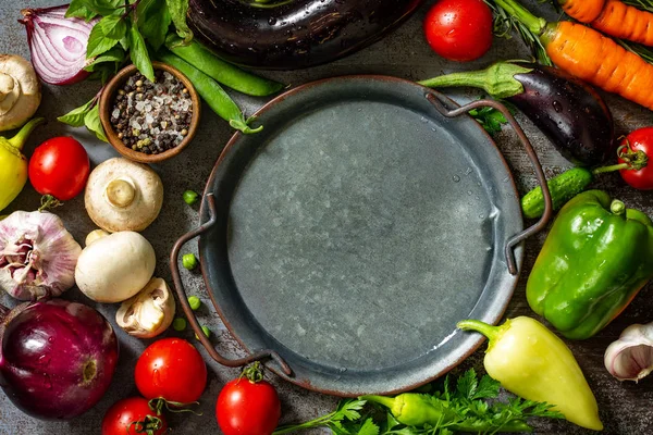 Органическое питание. Ассорти сырые органические овощи, здоровье — стоковое фото