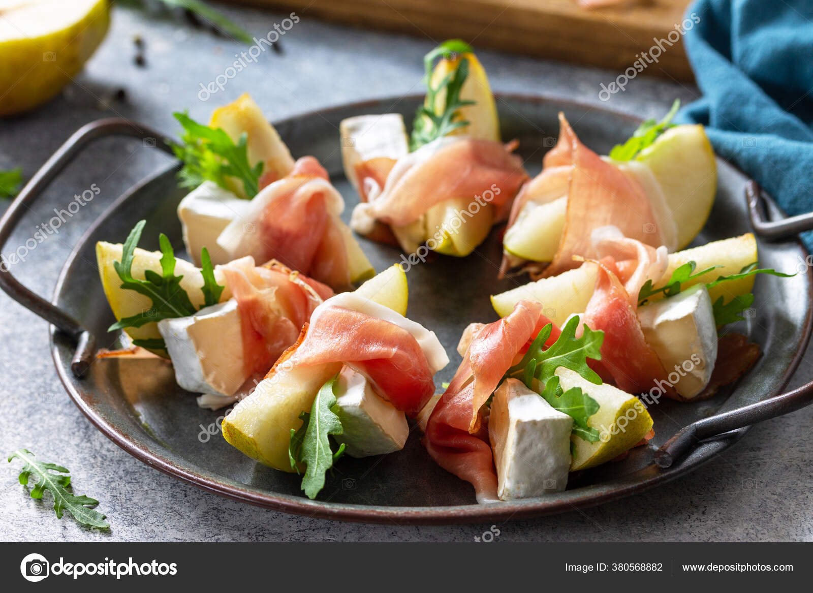 Summer Snacks Close Pear Appetizer Jamon Arugula Brie Cheese Light