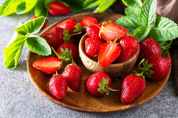 Fresh Juicy Organic Strawberries Bowl Leaves Gray Stone Slate Countertop — Stock Photo, Image
