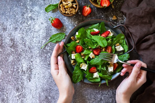 Conceito Comida Saudável Prato Salada Dieta Salada Verão Com Morangos — Fotografia de Stock